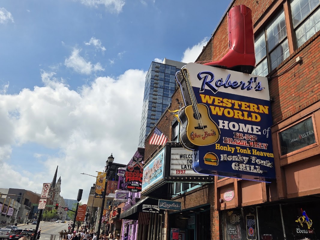 Robert's Western World
