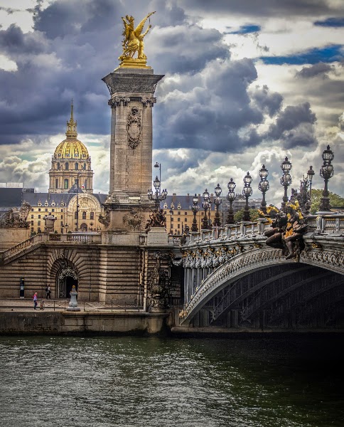 A 3-day Paris weekend for two